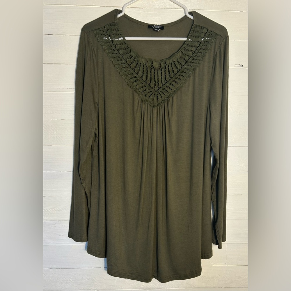 NWT Aamilife Womens Plus size 2x, olive green, laser cut lace at neckline. - Picture 2 of 8